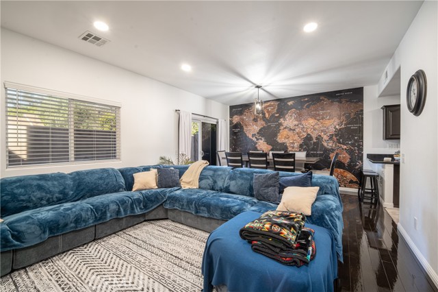 Detail Gallery Image 4 of 17 For 14557 Cambria Way, Sylmar,  CA 91342 - 4 Beds | 3 Baths