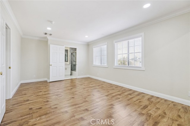 2104 Crenshaw Boulevard, Los Angeles CA: https://media.crmls.org/medias/5a32c03e-fbe6-4bb5-85b7-ff62b6192107.jpg