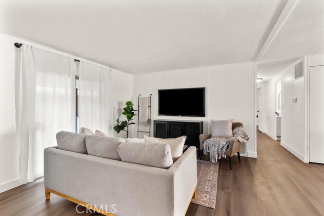 Detail Gallery Image 9 of 36 For 300 N Rampart St #127,  Orange,  CA 92868 - 4 Beds | 2 Baths