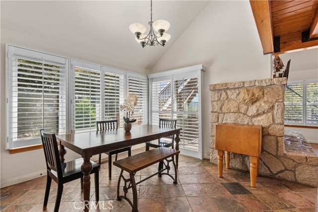 1088 Nadelhorn Drive, Lake Arrowhead CA: https://media.crmls.org/medias/5a330eb5-6ab2-473c-859d-3755bbe325a9.jpg