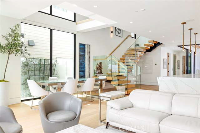 Detail Gallery Image 8 of 62 For 221 Heliotrope Ave, Corona Del Mar,  CA 92625 - 4 Beds | 5/1 Baths