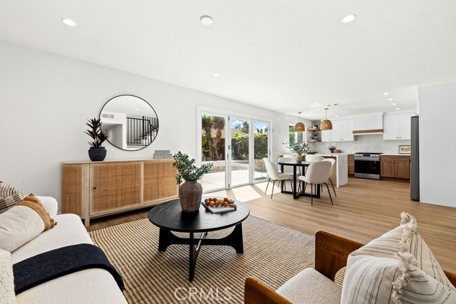 Detail Gallery Image 17 of 43 For 937 Carnation, Costa Mesa,  CA 92626 - 5 Beds | 3 Baths