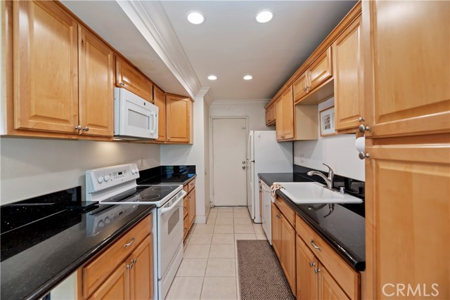 419 N Alice Way, Anaheim CA: https://media.crmls.org/medias/5a34ff7b-63bf-4898-b21c-b020c8774b64.jpg