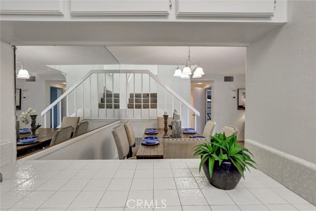 905 Powell Court, Costa Mesa CA: https://media.crmls.org/medias/5a36c2ee-2552-4da3-afd6-ebd252937676.jpg