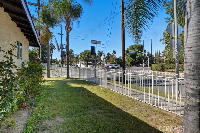 7958 Tampa Ave, Reseda CA: https://media.crmls.org/medias/5a376470-1480-473f-8ad1-04b275642f7a.jpg
