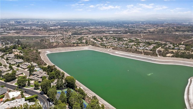 24 Narbonne, Newport Beach CA: https://media.crmls.org/medias/5a377a03-ed43-474c-8643-2c9e38119ea1.jpg