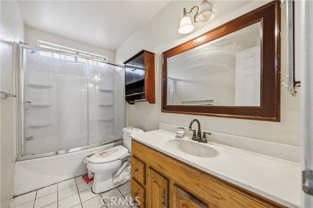 Detail Gallery Image 17 of 28 For 40 W Zane St, Long Beach,  CA 90805 - 4 Beds | 2 Baths