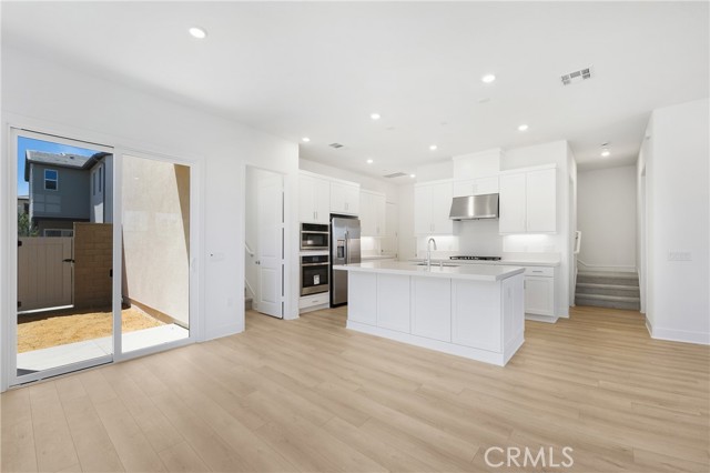 141 Dolores, Irvine CA: https://media.crmls.org/medias/5a395874-f658-4c48-affd-b2f9e01a50a4.jpg
