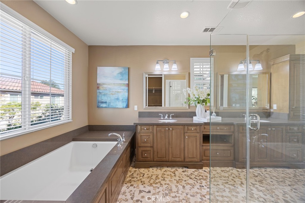 MLS #OC25274219 image #23