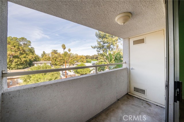 Detail Gallery Image 12 of 22 For 7254 Vassar Ave #303,  Canoga Park,  CA 91303 - 2 Beds | 2 Baths