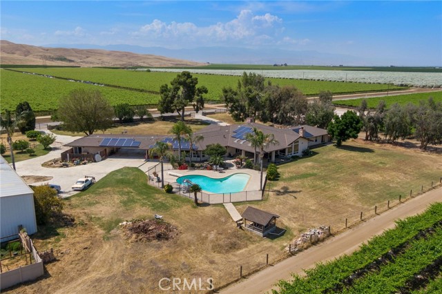 38792 Comanche Point Road, Arvin CA: https://media.crmls.org/medias/5a3a0e2b-ef90-4bcf-b0b9-b714e224db5c.jpg
