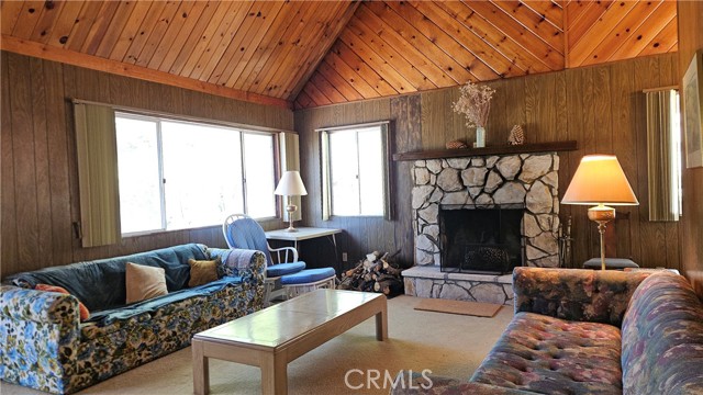 Detail Gallery Image 4 of 17 For 25 Manzanita, Running Springs,  CA 92382 - 2 Beds | 1 Baths