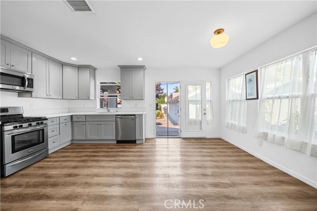 Detail Gallery Image 13 of 49 For 202 Mira Mar Ave, Long Beach,  CA 90803 - 4 Beds | 3 Baths