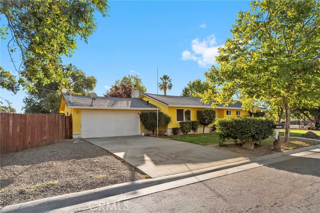 1171 Peach Street, Corning CA: https://media.crmls.org/medias/5a3b6d4b-d7b1-4ec5-b2c6-752ba94d7610.jpg