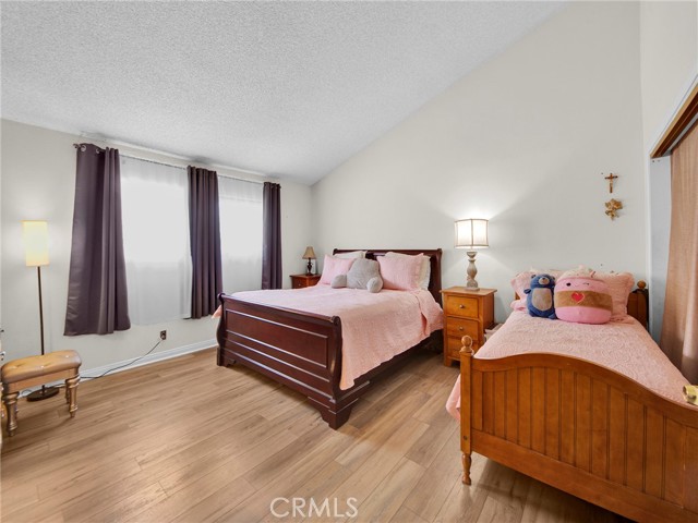 Detail Gallery Image 14 of 31 For 18425 Saticoy St #1,  Reseda,  CA 91335 - 3 Beds | 2/1 Baths