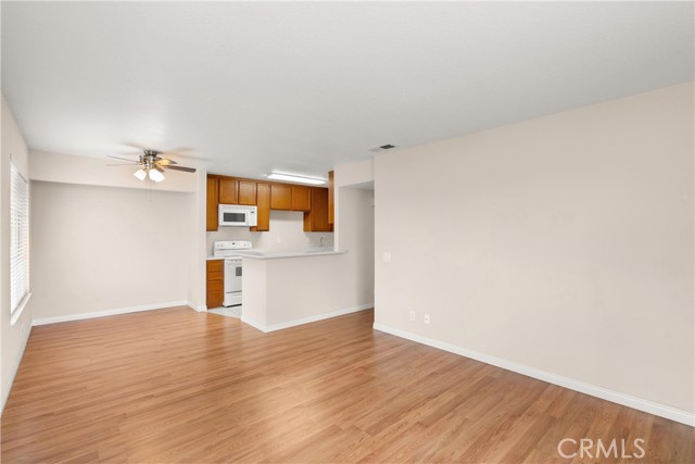 Detail Gallery Image 8 of 29 For 18312 Parkview Lane #202,  Huntington Beach,  CA 92648 - 2 Beds | 1 Baths