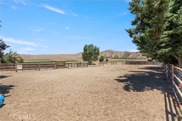 4333 Highway 33, New Cuyama CA: https://media.crmls.org/medias/5a3da71a-9fce-4959-8049-cf02c073f1c0.jpg
