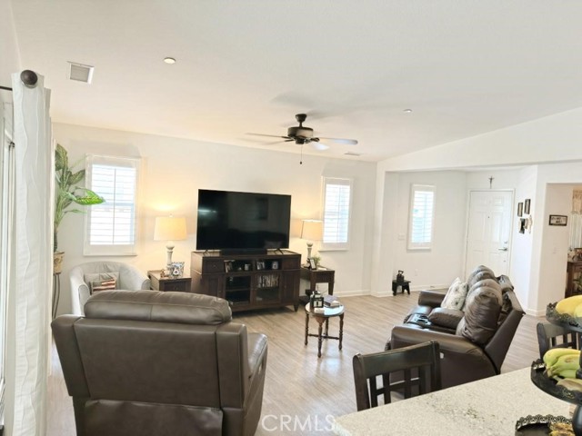 29195 Black Oak, Lake Elsinore CA: https://media.crmls.org/medias/5a3db9e2-41a7-4db0-9077-48bca083c260.jpg