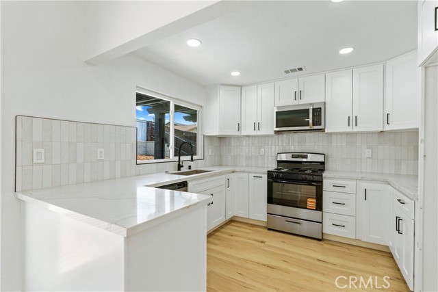 Detail Gallery Image 11 of 32 For 1157 Fallbrook Dr, Corona,  CA 92878 - 4 Beds | 2 Baths