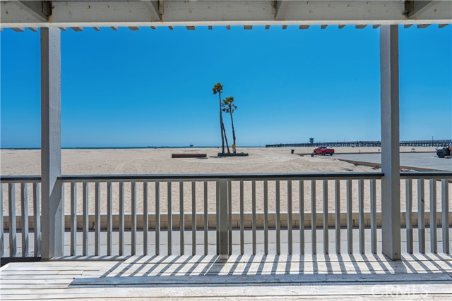 Detail Gallery Image 7 of 54 For 1003 Seal Way, Seal Beach,  CA 90740 - 6 Beds | 4 Baths