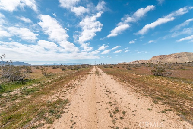 Detail Gallery Image 6 of 16 For 1 Las Piedras, Apple Valley,  CA 92308 - – Beds | – Baths