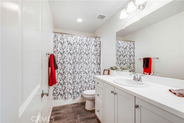 Upstairs full bathroom