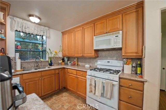 Detail Gallery Image 11 of 29 For 10851 Woodbine, Los Angeles,  CA 90034 - 2 Beds | 1 Baths