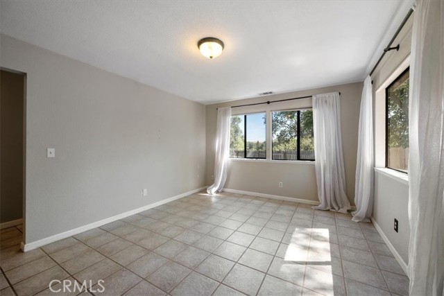 4960 Alamo Avenue, Atascadero CA: https://media.crmls.org/medias/5a4086dd-55a7-4fc5-8c05-42265f02cdf1.jpg