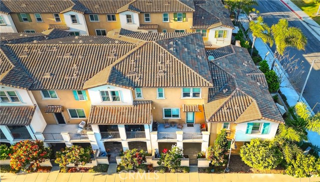 Detail Gallery Image 2 of 25 For 16901 Airport Circle #107,  Huntington Beach,  CA 92649 - 3 Beds | 2/2 Baths