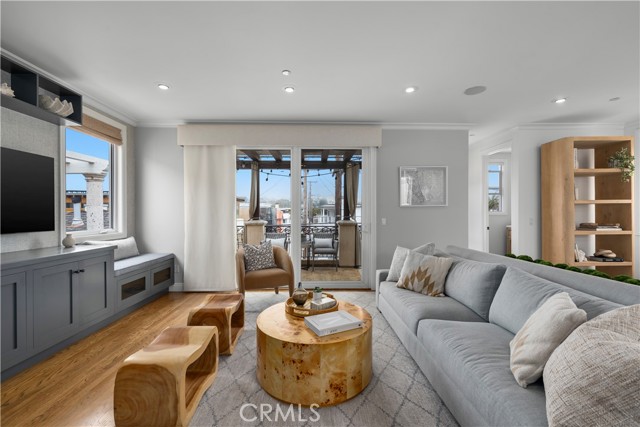 807 Crest Drive, Manhattan Beach CA: https://media.crmls.org/medias/5a4121f9-cdb3-46ac-aeb9-2811e7385ef9.jpg