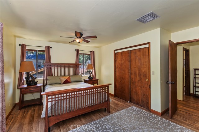 320 W Aeroplane Boulevard, Big Bear City CA: https://media.crmls.org/medias/5a42add9-e9be-4a8d-bf54-30d9cb31ee39.jpg