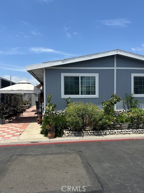 2300 S Lewis Street, Anaheim CA: https://media.crmls.org/medias/5a432ac2-1832-4390-af4c-12819923034a.jpg