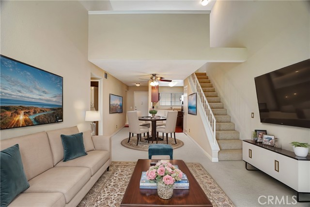 5510 Owensmouth Avenue, Woodland Hills CA: https://media.crmls.org/medias/5a43fadc-874f-4e7f-b9b3-845637525c1e.jpg