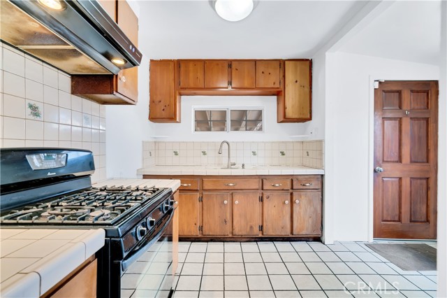 1613 West 56th Street, Los Angeles CA: https://media.crmls.org/medias/5a4419d4-e964-44da-b817-114fc78d11b5.jpg