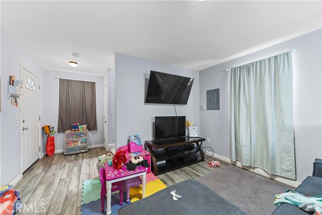 1142 E Century Boulevard, Los Angeles CA: https://media.crmls.org/medias/5a44f9bd-53a1-4509-b237-d5b3f92200d4.jpg