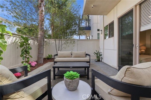 Detail Gallery Image 25 of 67 For 1745 Spreckels Ln, Redondo Beach,  CA 90278 - 3 Beds | 4/1 Baths