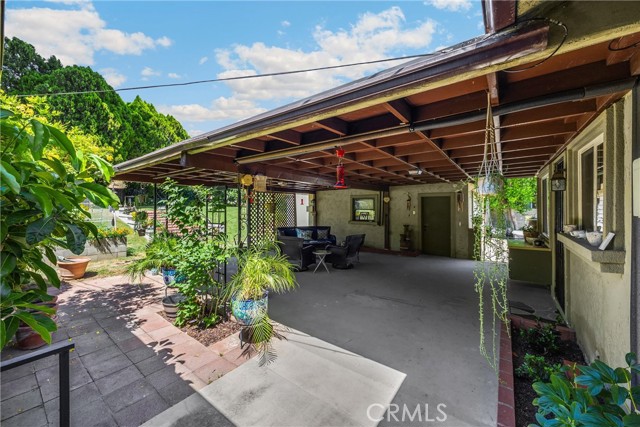 1210 W Marshall Boulevard, San Bernardino CA: https://media.crmls.org/medias/5a459c0c-fe39-4bc3-ac8a-1e46db19747b.jpg