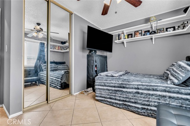 25790 Parada, Valencia CA: https://media.crmls.org/medias/5a45cac0-b215-4361-87ae-c6d3c260838a.jpg