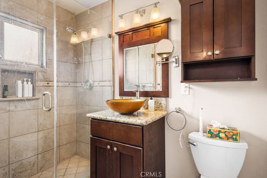 https://media.crmls.org/medias/5a45d2b7-70a3-4705-b5f2-3f4cf405073f.jpg?preset=X-Large