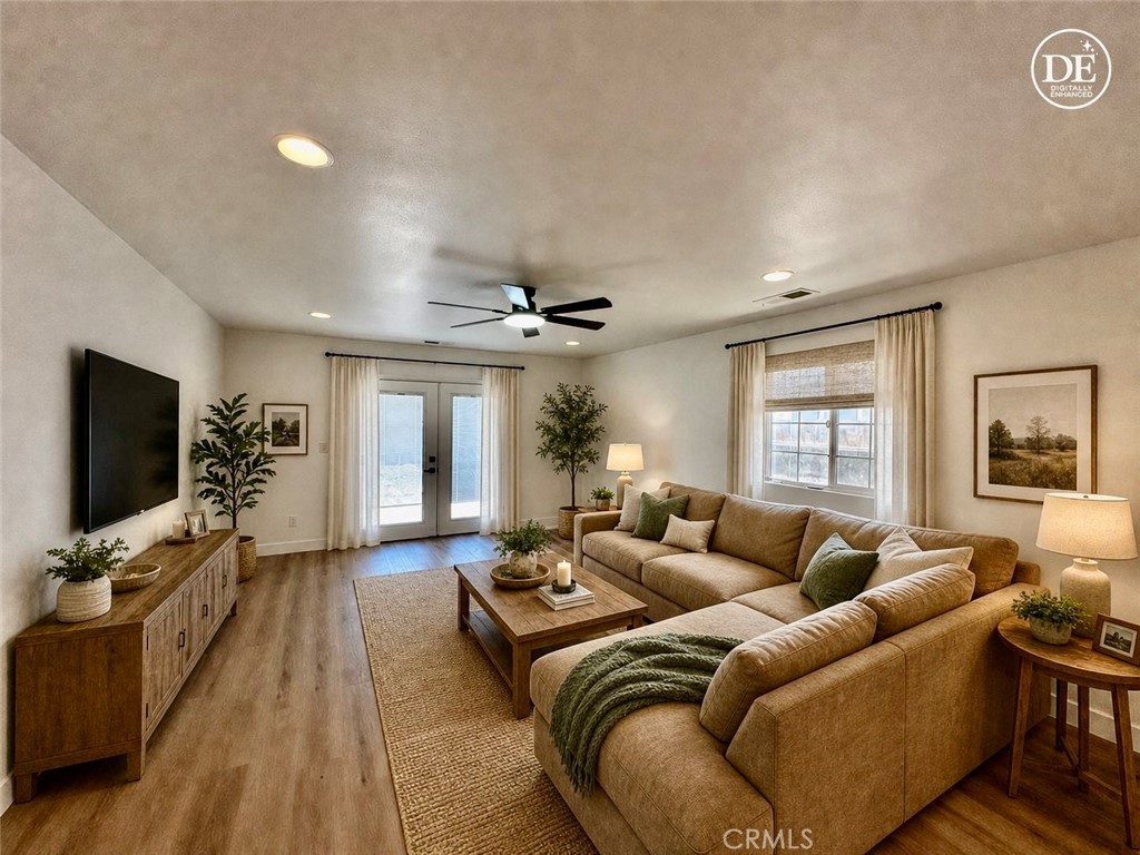 https://media.crmls.org/medias/5a472db8-d993-4511-a1d2-52736d06d450.jpg?preset=X-Large