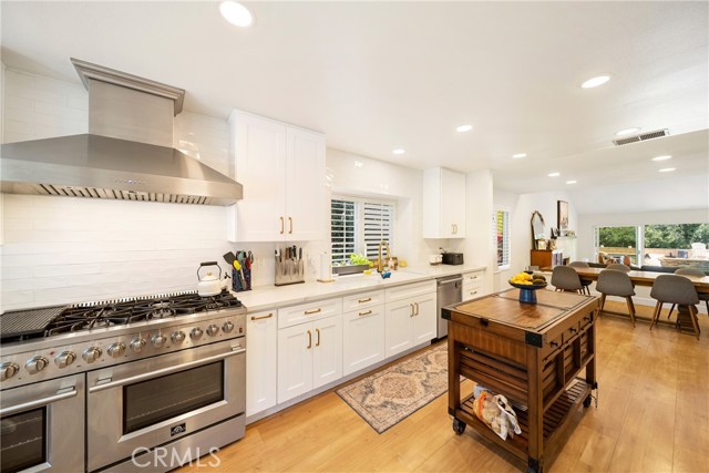 Detail Gallery Image 8 of 67 For 24224 Creekside Dr, Newhall,  CA 91321 - 5 Beds | 3 Baths