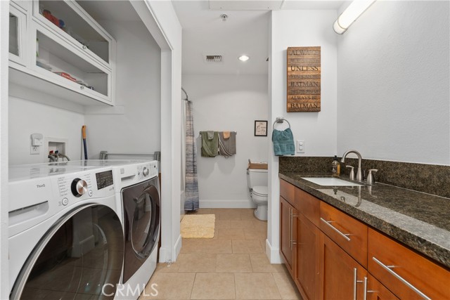 300 E 4th Street, Long Beach CA: https://media.crmls.org/medias/5a47b8d9-072d-4566-867a-dda3b62e6873.jpg