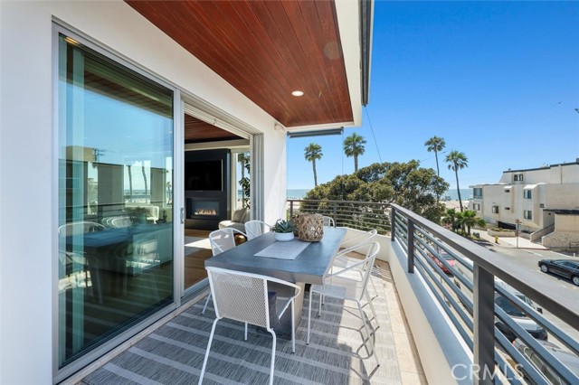 36 15th Street, Hermosa Beach CA: https://media.crmls.org/medias/5a4851e1-ec45-4ec8-b0d0-b0056b99661c.jpg
