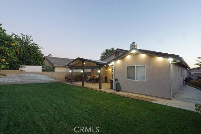 328 Manzanita Court, Ontario CA: https://media.crmls.org/medias/5a485c42-9fe3-41b8-bf74-609003b077d8.jpg