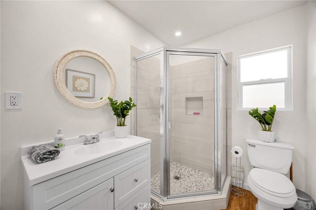 https://media.crmls.org/medias/5a48905b-ce63-4bdd-8dfe-32db678f2427.jpg?preset=X-Large