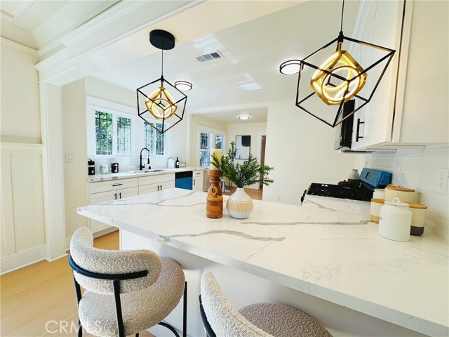 Detail Gallery Image 13 of 22 For 4715 5th Ave, Los Angeles,  CA 90043 - 4 Beds | 2 Baths