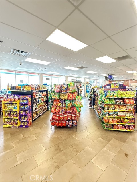1702 Highway 46, Wasco CA: https://media.crmls.org/medias/5a49638e-6b48-4a3d-9de2-e215efeab8d1.jpg