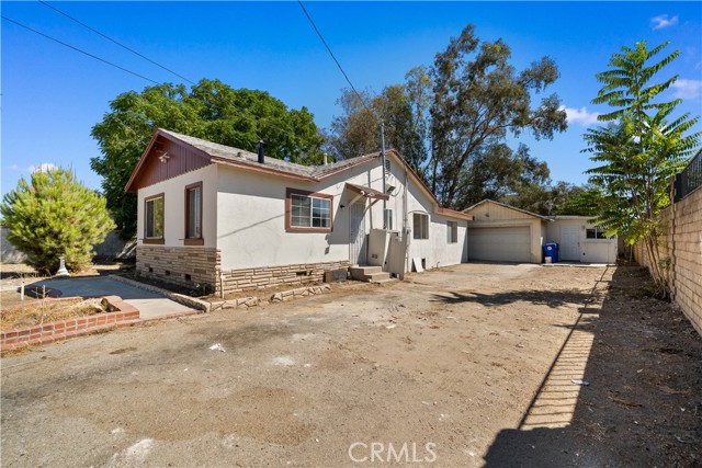 8139 N Maple Avenue, Rialto CA: https://media.crmls.org/medias/5a4adcb5-2c31-4d84-be09-dd69c6f35729.jpg