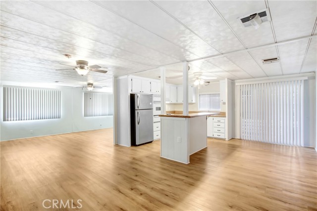 Detail Gallery Image 3 of 11 For 1760 Santo Domingo, Hemet,  CA 92545 - 2 Beds | 2 Baths