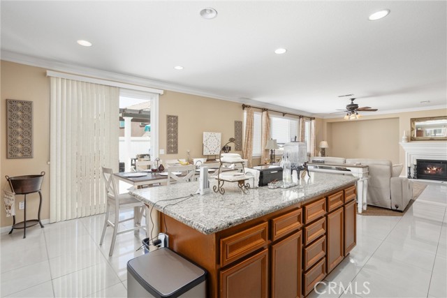 15850 Twin Lakes Dr, Moreno Valley CA: https://media.crmls.org/medias/5a4b6e8f-7238-4e9d-aca9-023200ae82db.jpg